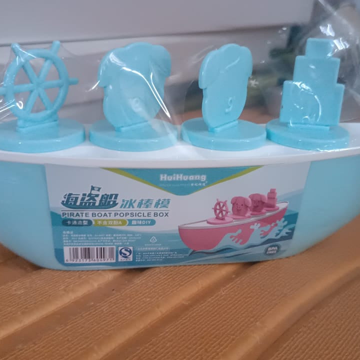 Creative Boat-Shaped Ice Cream Mould with Cute Piggy