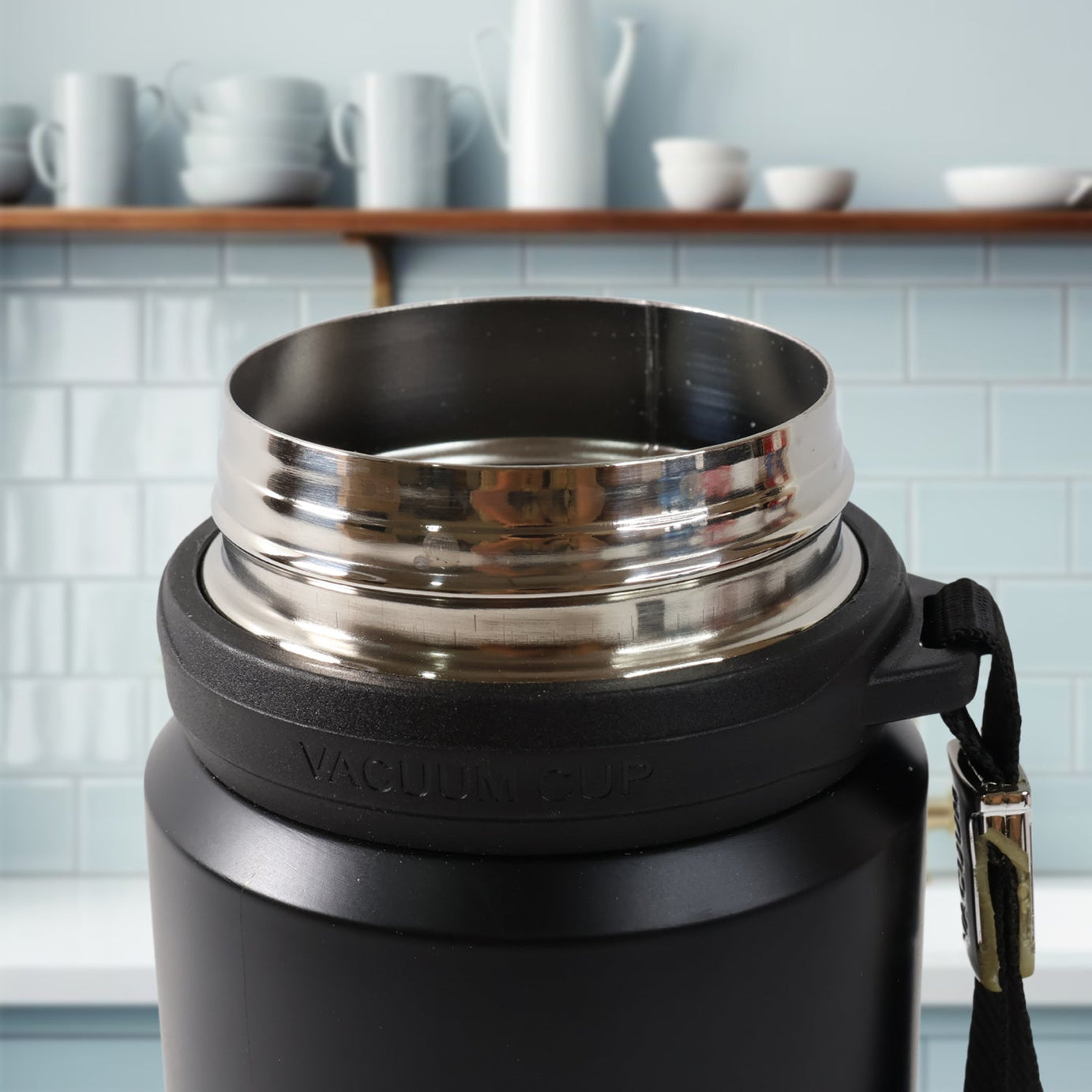 Stainless Steel Insulated Vacuum Bottle (600ml)