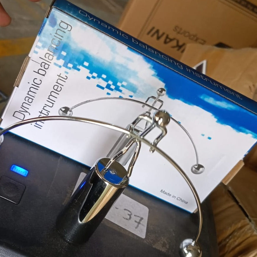 Metal pendulum balance toy