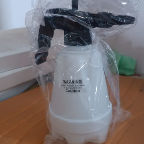 1.5L Heavy-Duty Plastic Pressure Spray Bottle with Adjustable Nozzle