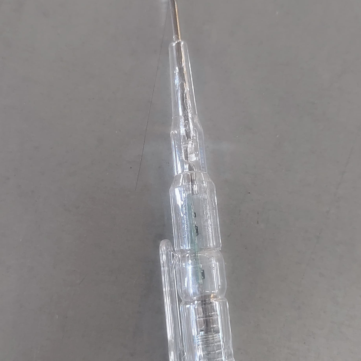 Electrical Detector Slotted Screwdriver With Small Batteries (1 Pc)